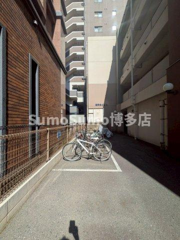 姪浜きどビルの駐車場|駐車場があります