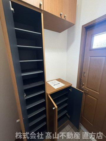 直方市知古２丁目のアパートの収納