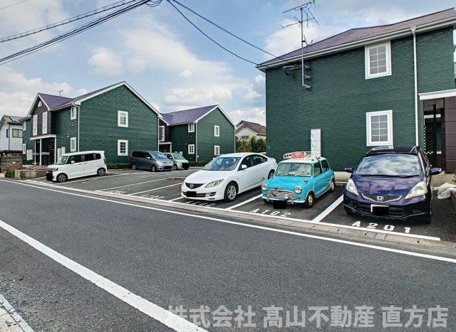 グラン・ソレイユＡの駐車場