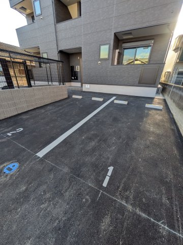 日の出パラシオの駐車場