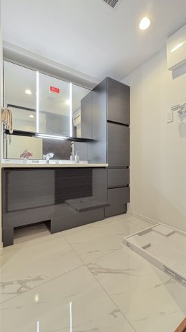 D’グラフォート世田谷芦花公園の洗面所|明るい洗面所です