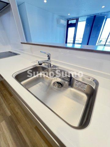 渋谷プロパティータワーのキッチン|コンパクトなキッチンで掃除もラクラク