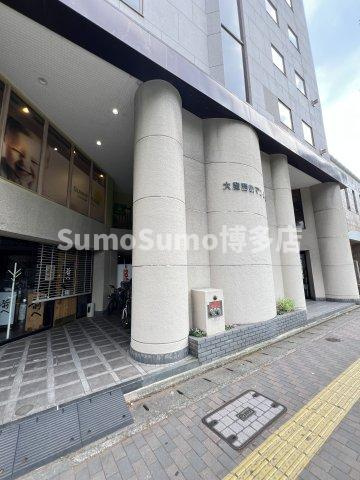 大産西新マンションのエントランス