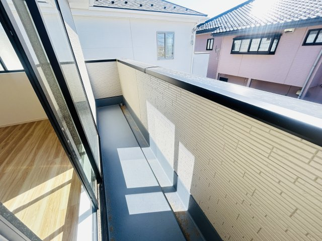 新築　前橋市北代田町2期　2号棟のバルコニー|現地写真　日当たりの良いバルコニーはお洗濯物もよく乾きそうです◎
　
