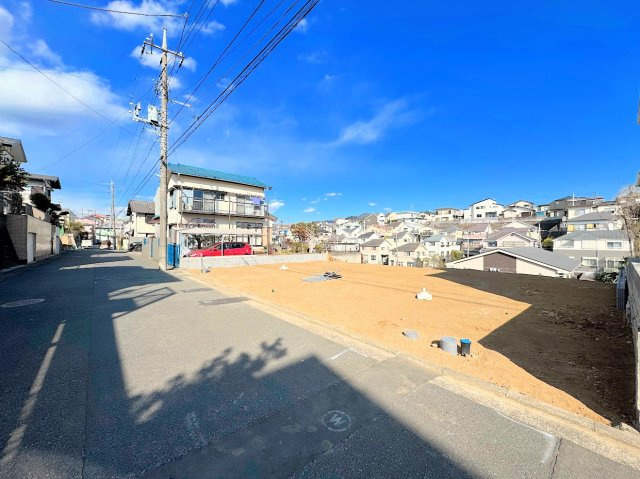 戸塚区平戸5丁目　新築戸建　全2区画の前面道路含む現地写真|◆前面道路も幅員があり車の運転も安心！前面道路は閑静な住宅地。車通りの少ない道路です。お子様にも安心です。