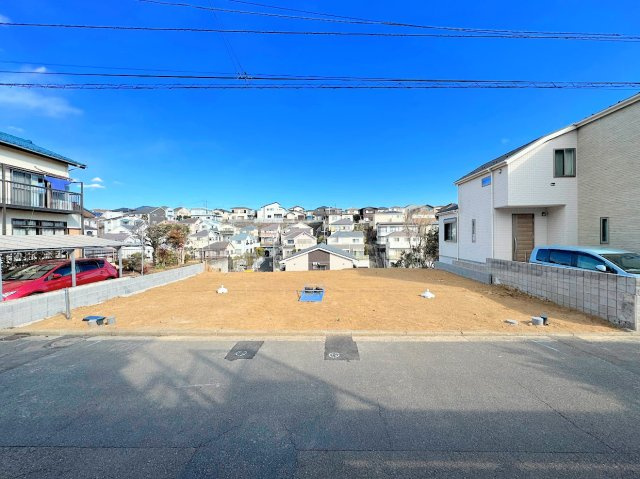 戸塚区平戸5丁目　新築戸建　全2区画の外観|◆一戸建てを中心とした街並みが整然と続き、周辺は高い建物が建っていないので、緑の多い閑静な趣を感じる環境です。街並みや周辺環境も重要なポイントです！！