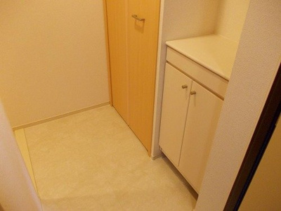 【玄関】 | ファインコルソⅥ | 収納もある玄関です