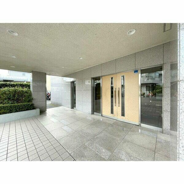 目黒本町マンションのエントランス