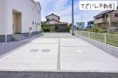 【前面道路含む現地写真】 | Livele Garden.S熊谷市中恩田　新築住宅 | ≪1号棟≫穏やかな佇まいが、家族の新しい日常を優しく包み込む。静かな街並みに、安心して子育てできる環境が整っています。
現地(2026年5月撮影)