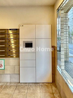 【設備】 | アートコート菊川 | 【宅配ボックス】在宅時・不在時に関わらず、居住者の代わりに非対面で宅配物を受け取ってくれる便利な設備です。わかりやすくご説明致しますので見学時にはお部屋だけではなく共用部分もぜひチェックしてください。