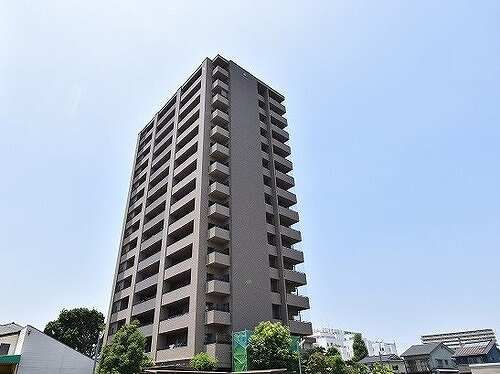 サーパス県立劇場前の外観