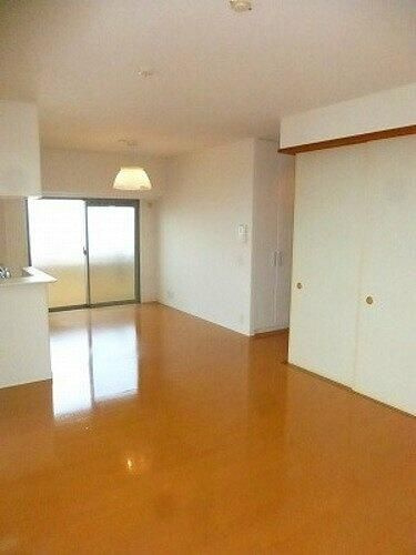 サーパス県立劇場前の居間・リビング