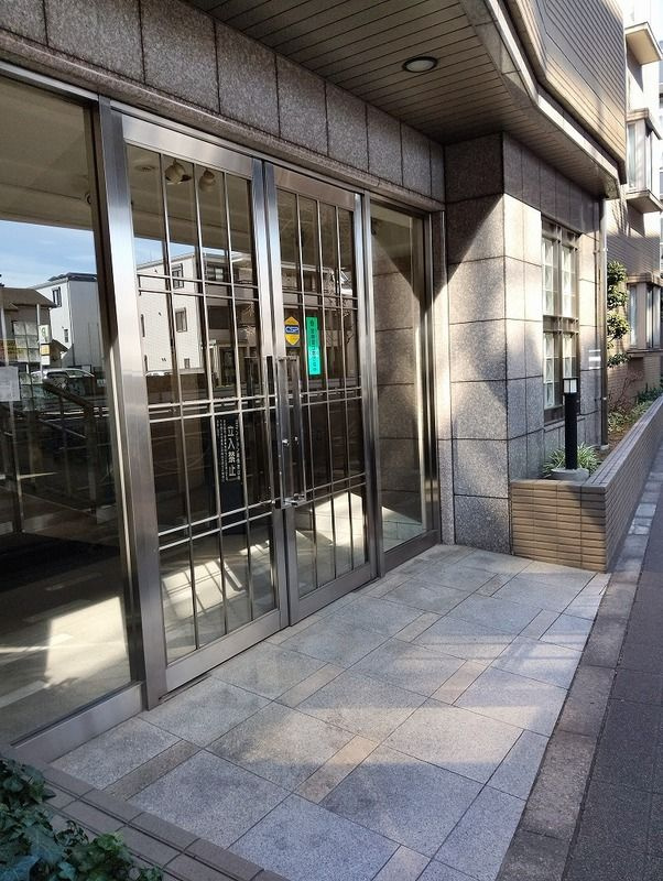 菱和パレス世田谷桜新町 のエントランス