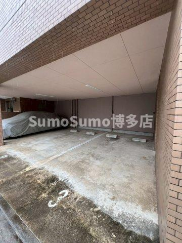 西新・曙パーク・ホームズの駐車場|駐車スペースもあります