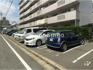 長沼ビルの駐車場