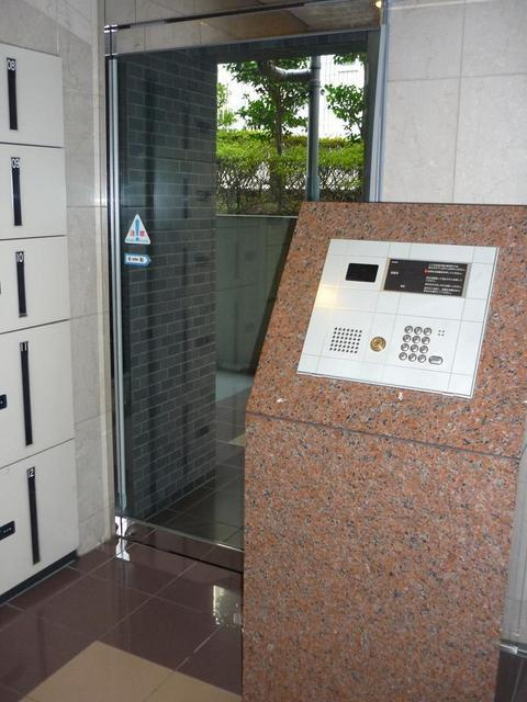 菱和パレス上目黒のエントランス