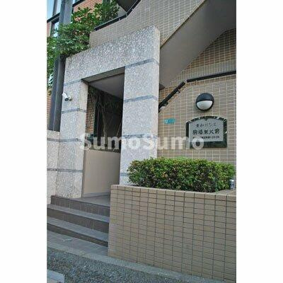 菱和パレス駒場東大前のエントランス|建物の内部です