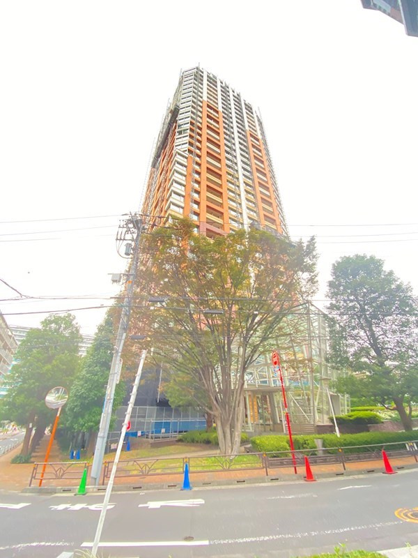 青山パークタワーの外観