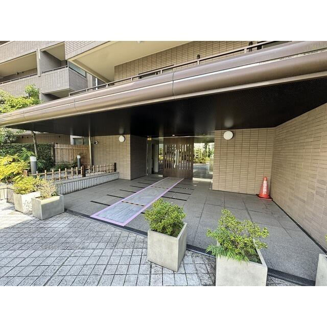 藤和目黒ホームズのエントランス| 