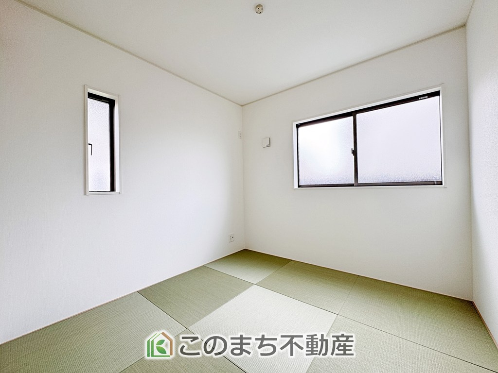 CRADLEGARDEN壬生町安塚第5の和室|お子様のお昼寝にも便利な和室です。大きな窓から暖かな日差しが差し込みます♪