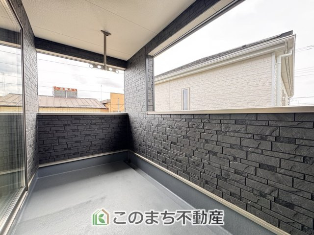 CRADLEGARDEN壬生町安塚第5のバルコニー|南向きの大型バルコニーは陽当り良好で、たっぷりのお洗濯物もよく乾きます！
さらにインナーバルコニーなので雨の日でも安心してお出かけできますね♪