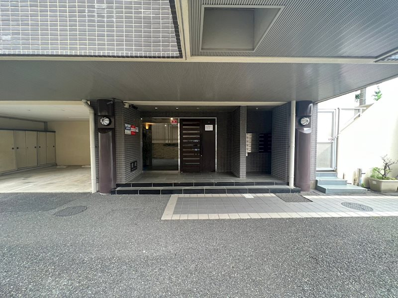 自由ヶ丘サニーヒルズのエントランス