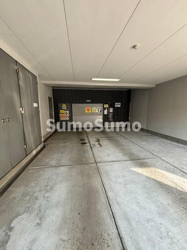 高口箔屋ビルの駐車場
