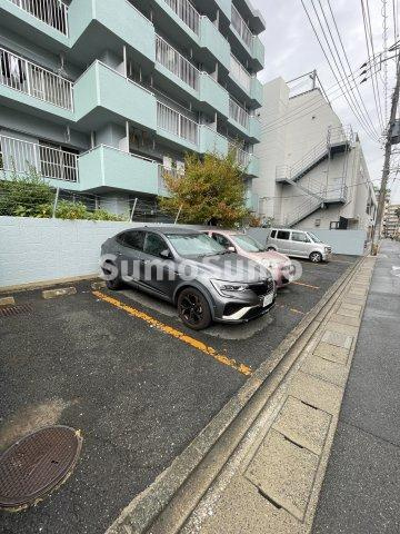警固ハウスの駐車場