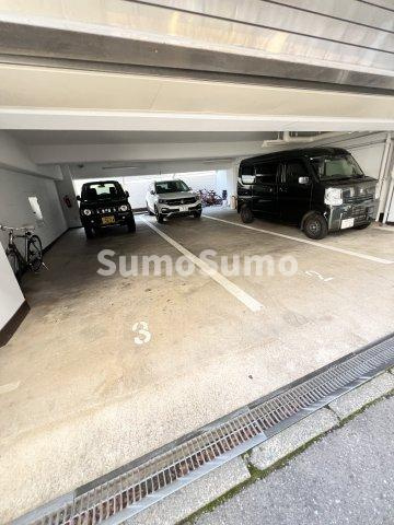 赤坂第2パールビルの駐車場