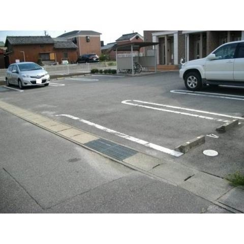 セレーノ（北本郷）の駐車場