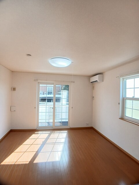 セレーノ（北本郷）の居間・リビング