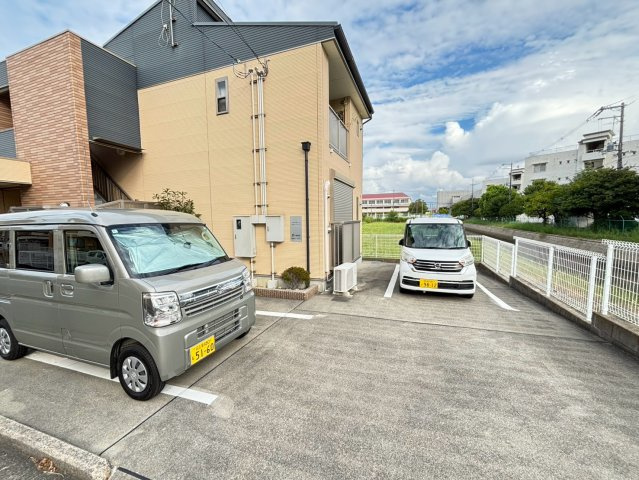 ハートベイルＣの駐車場