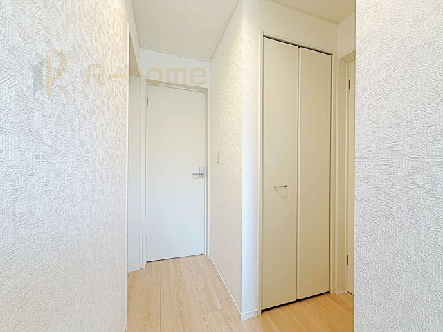 石岡市鹿の子第1　新築戸建て　1号棟の収納|あると便利なホール収納！家族で活用できる便利な収納スペース♪
