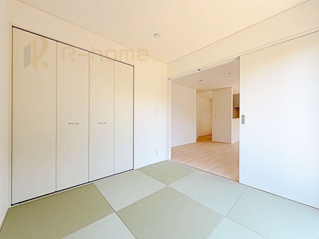 石岡市鹿の子第1　新築戸建て　1号棟の和室|フローリングより衝撃が少ない和室は、ご両親のお部屋やキッズスペース、客間としても活用頂けます。