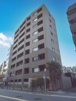 【外観】 | 鉄筋コンクリート造のがっちりとした建物。
