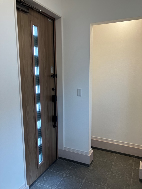 長津田戸建の玄関