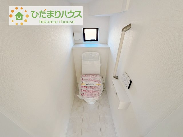 【トイレ】 | 守谷市けやき台1丁目26番　新築戸建 | 1・2階にトイレあり。階段を降りなくてもいいので、高齢者の方も優しい☆彡
