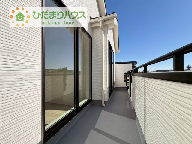【バルコニー】 | 守谷市けやき台1丁目26番　新築戸建 | 広々としたバルコニー。お洗濯物もぜーんぶ干せちゃいます！！