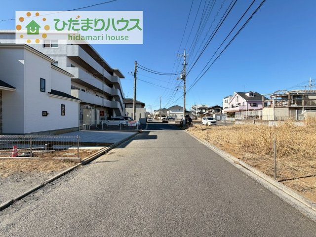 【前面道路含む現地写真】 | 守谷市けやき台1丁目26番　新築戸建 | 前面道路幅約6ｍ☆車の出入りもラクラクできちゃいます(^^♪