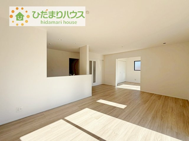 【居間・リビング】 | 守谷市けやき台1丁目26番　新築戸建 | 早くお仕事終わらせて、家に帰りたくなるようなリビングです(^^♪