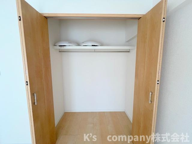 藤沢市片瀬海岸2丁目　ライオンズマンション片瀬江ノ島第２の収納|洋室6帖の収納スペース◇