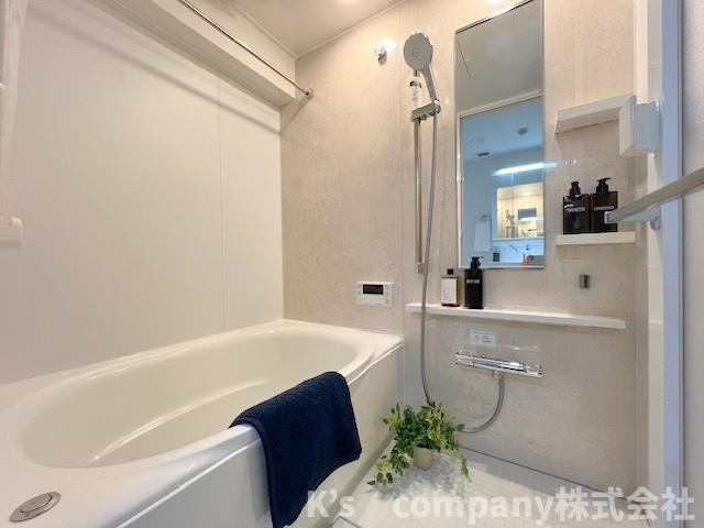 藤沢市片瀬海岸2丁目　ライオンズマンション片瀬江ノ島第２の浴室|淡い色合いの暖かみのある浴室スペース◇