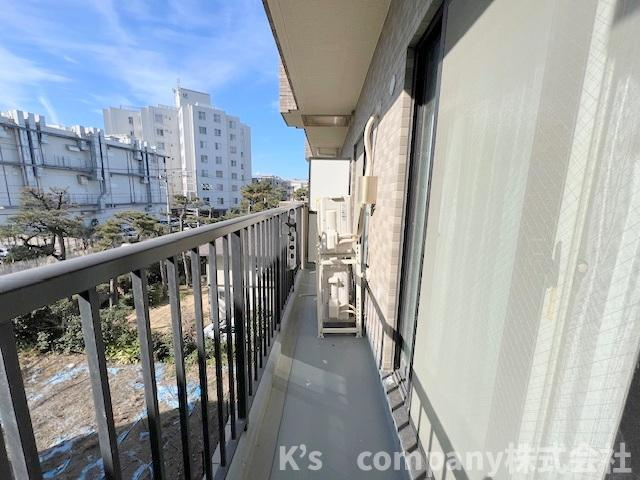 藤沢市片瀬海岸2丁目　ライオンズマンション片瀬江ノ島第２のバルコニー|2部屋続きの広いバルコニー☆