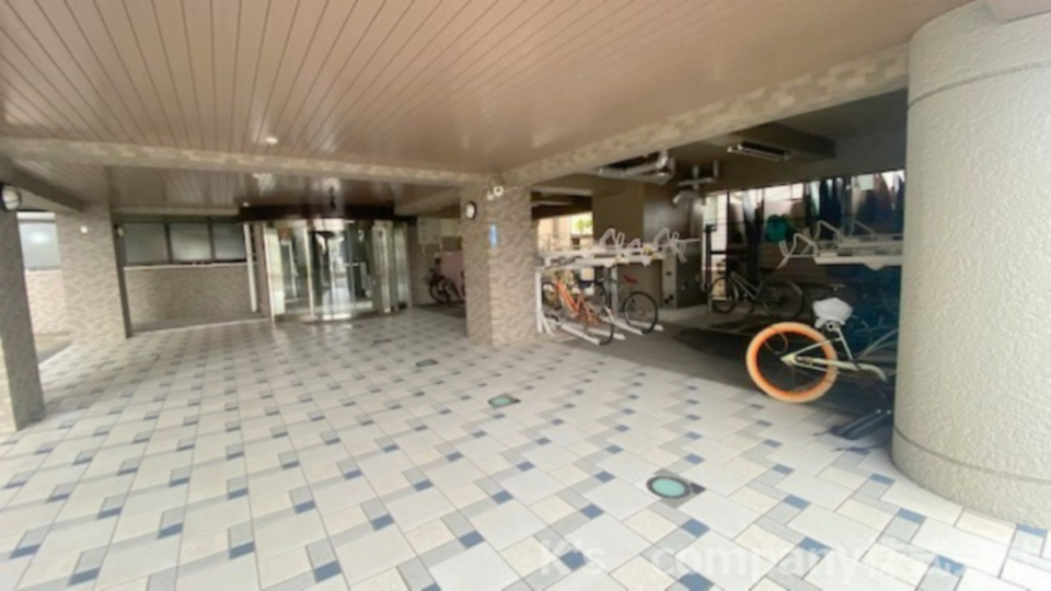 藤沢市片瀬海岸2丁目　ライオンズマンション片瀬江ノ島第２の駐輪場|駐輪場は屋根付きです♪