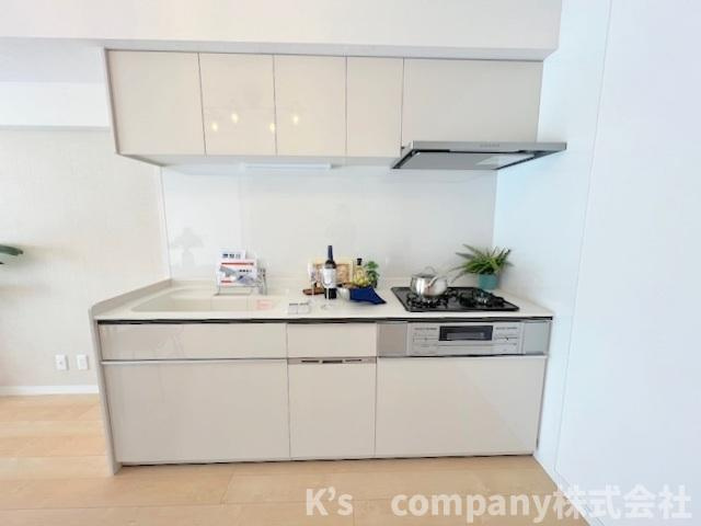 藤沢市片瀬海岸2丁目　ライオンズマンション片瀬江ノ島第２のキッチン|吊戸棚収納が充実しているシステムキッチン☆