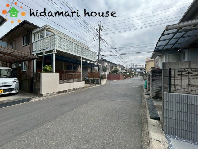 上尾市原市12期　新築戸建　ブルーミング01の前面道路含む現地写真