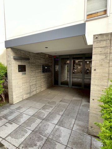 Ｍ・FLAT薬院のエントランス