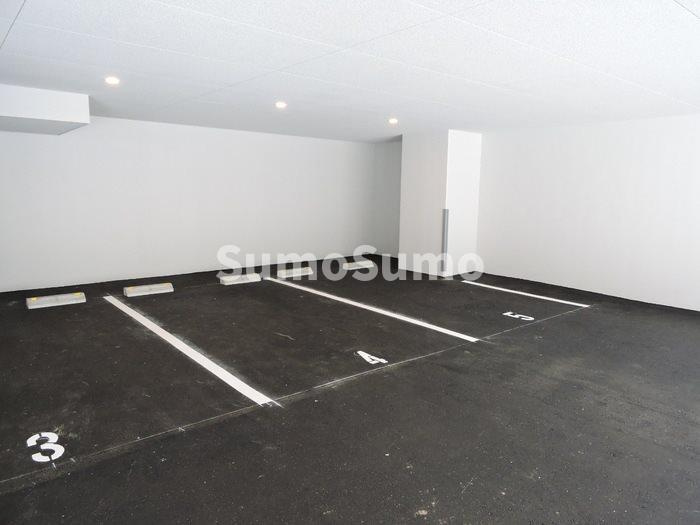 D-room gracious平尾の駐車場
