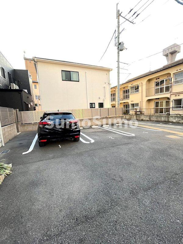 D-roomメゾン空港通の駐車場