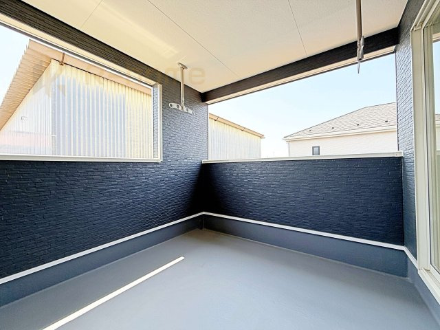 石岡市鹿の子第1　新築戸建て　2号棟のバルコニー|急な雨でも安心のインナーバルコニー♪忙しいご夫婦も大満足♪